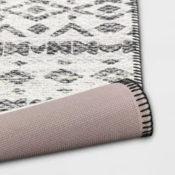 Diamond Printed Accent Aztec Rug Black - Opalhouse™ 2 Diamond Printed Accent Aztec Rug Black - Opalhouse™ -Limango Store GUEST e3046680 f1c2 4786 85e6 13127e4d5137